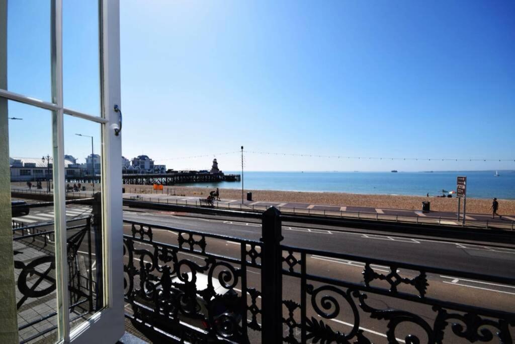 Spacious 3 Bedroom Beachfront Property With Amazing Sea Views! Portsmouth Exterior foto