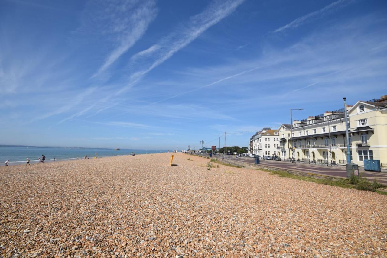 Spacious 3 Bedroom Beachfront Property With Amazing Sea Views! Portsmouth Exterior foto